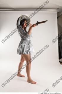01 2020 LUCI AVIOL LADY WITH GUN (9)